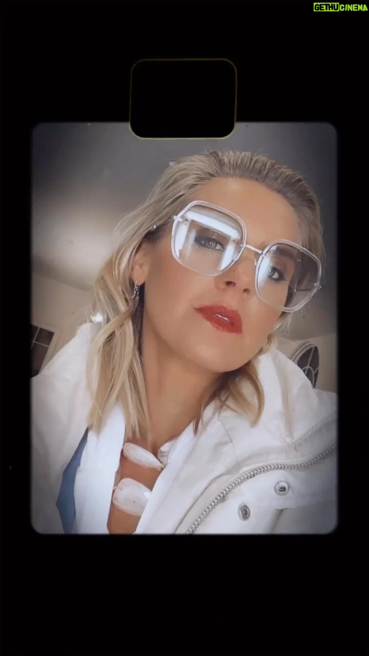 Eliza Coupe Instagram - Minnesota movie making… #minnesota #movies #dayswhentherainscame #somuchfun #laughter #joy #light #coldaf #lakeminnetonka #wayzata #excelsior #mn #beautiful #beings #fashion #hair #makeup #style #love