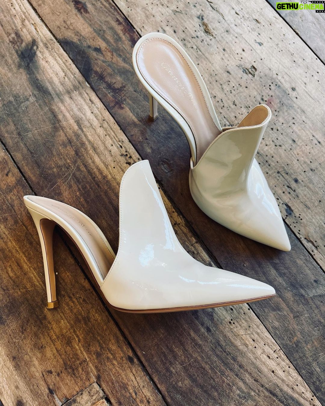 Eliza Coupe Instagram - First up…. I wore this outfit at New York Comicon for Future Man a few years ago. Swipe on through to see the whole look… The shoes are white patent leather stiletto mules size 8.5 by Gianvito Rossi. Pants are Dion Lee size small/medium. I loooove this whole get-up and also the pieces worn separately are equally magical. Pants: $400 Shoes: $300 DM for purchases. 🪶 #upcycle #redcarpet #fashion #thrift #ootd #comiccon #futureman #repurpose #reenergize #love