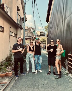Eliza Coupe Instagram - The Actor & The Skater go to J A P A N 🖤

#photodump #tokyo #kyoto #japantrip #travel #somuchwalking #sohot #worthit #sushi #sls #skate #proho #judgesknowhowtoparty #hashtag #lovelove