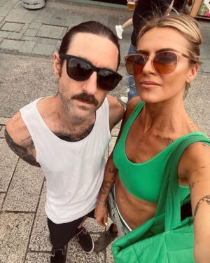 Eliza Coupe Instagram - The Actor & The Skater go to J A P A N 🖤

#photodump #tokyo #kyoto #japantrip #travel #somuchwalking #sohot #worthit #sushi #sls #skate #proho #judgesknowhowtoparty #hashtag #lovelove