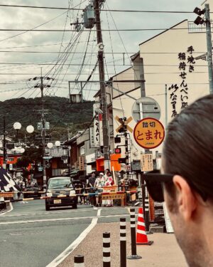 Eliza Coupe Instagram - The Actor & The Skater go to J A P A N 🖤

#photodump #tokyo #kyoto #japantrip #travel #somuchwalking #sohot #worthit #sushi #sls #skate #proho #judgesknowhowtoparty #hashtag #lovelove