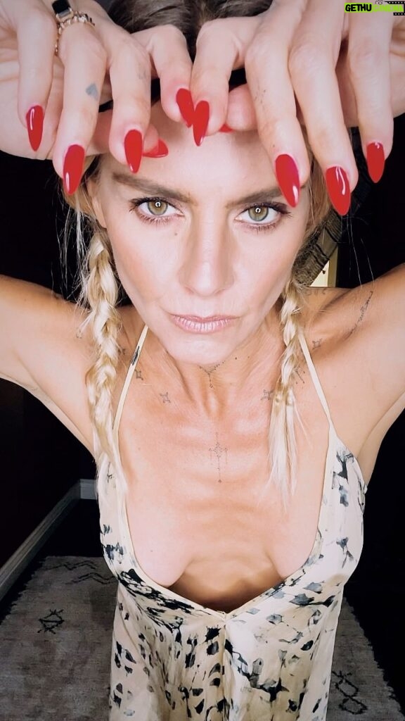 Eliza Coupe Instagram - Zero fucks. Follow me at @coyotewitchwardrobe for all your Upcycled clothing needs straight off my body to you. 🤷🏼‍♀️💋 #actorsellshercloset #letitgo #release #noattachments #vintage #upcycled #repurposedclothing #vintagefashion #style #fashion #consciousfashion #noshame #loveyourself #loveyourbody #beauty #lifestyle #ootd #ootdinspiration #coyotewitchwardrobe #love