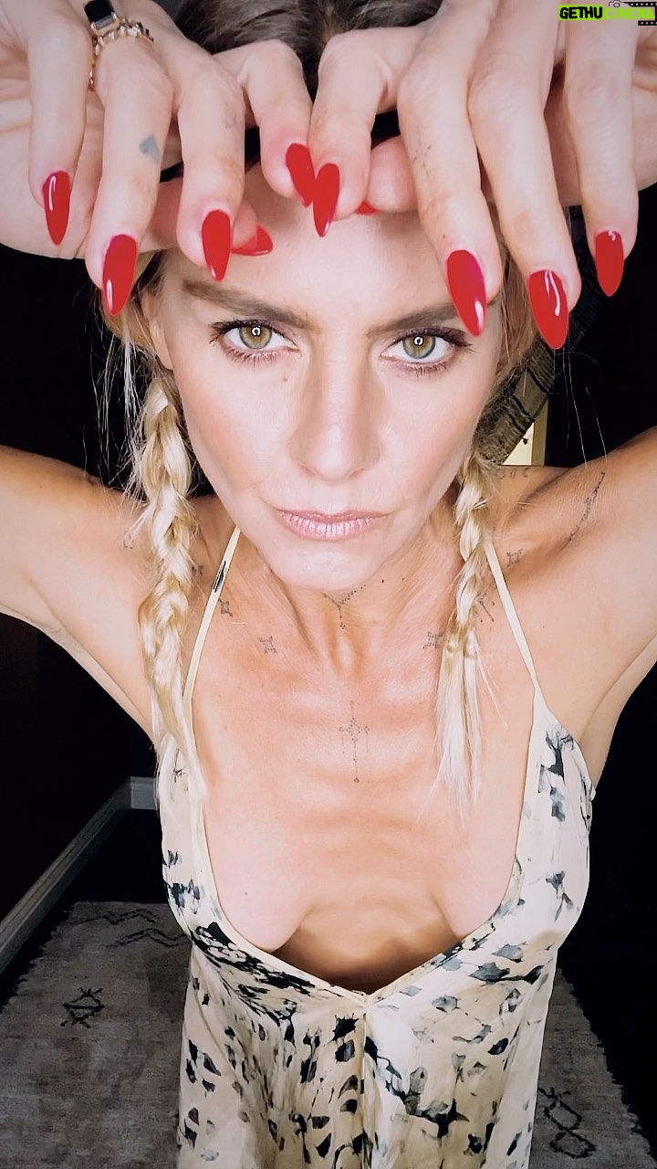 Eliza Coupe - 2.3K Likes - Zero fucks. Follow me at @coyotewitchwardrobe for all your Upcycled clothing needs straight off my body to you. 🤷🏼♀️💋
#actorsellshercloset #letitgo #release #noattachments #vintage #upcycled #repurposedclothing #vintagefashion #style #fashion #consciousfashion #noshame #loveyourself #loveyourbody #beauty #lifestyle #ootd #ootdinspiration #coyotewitchwardrobe #love