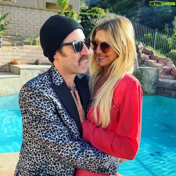 Eliza Coupe - 2.1K Likes - Bonnie and Clyde…. Billy and Lize…. Only thing we stole… is our hearts for life. Yeah I just fucking said that. It’s fine. 🖤
#rhymes #lovertime #likeagedwine #tryingtothinkofothersthingstorhyme #thyme #parsley #sage #rosemary #canjoin #itsfine #breakforththerhythmandtherhyme #coronatimes #venetianblinds #officiallyouttaehymes #yourewelcome #love #marks #be
📸: @ericayary 😘