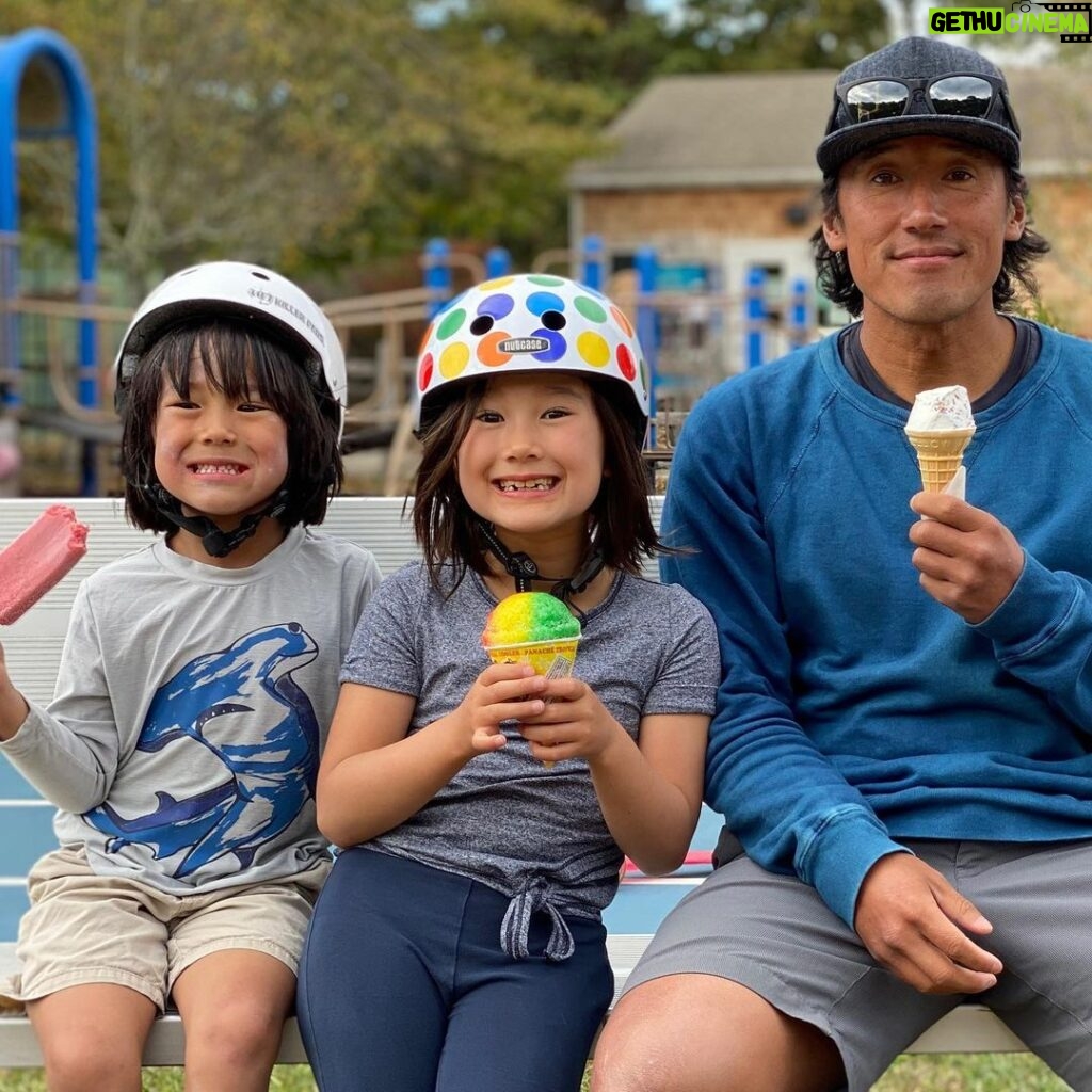 Elizabeth Chai Vasarhelyi Instagram - Here we go… happy Father’s Day to one hell of an / a: Easter egg dyer, cat ear sporting, child exhausting, gladiatorial, bear teasing, ice cream stealing, mug face making, mochi loving, construction working, unicorn onesie guitar playing hunk of a dad (partner!) @jimmychin we love you even when you strike a pose. ♥️♥️♥️♥️♥️
