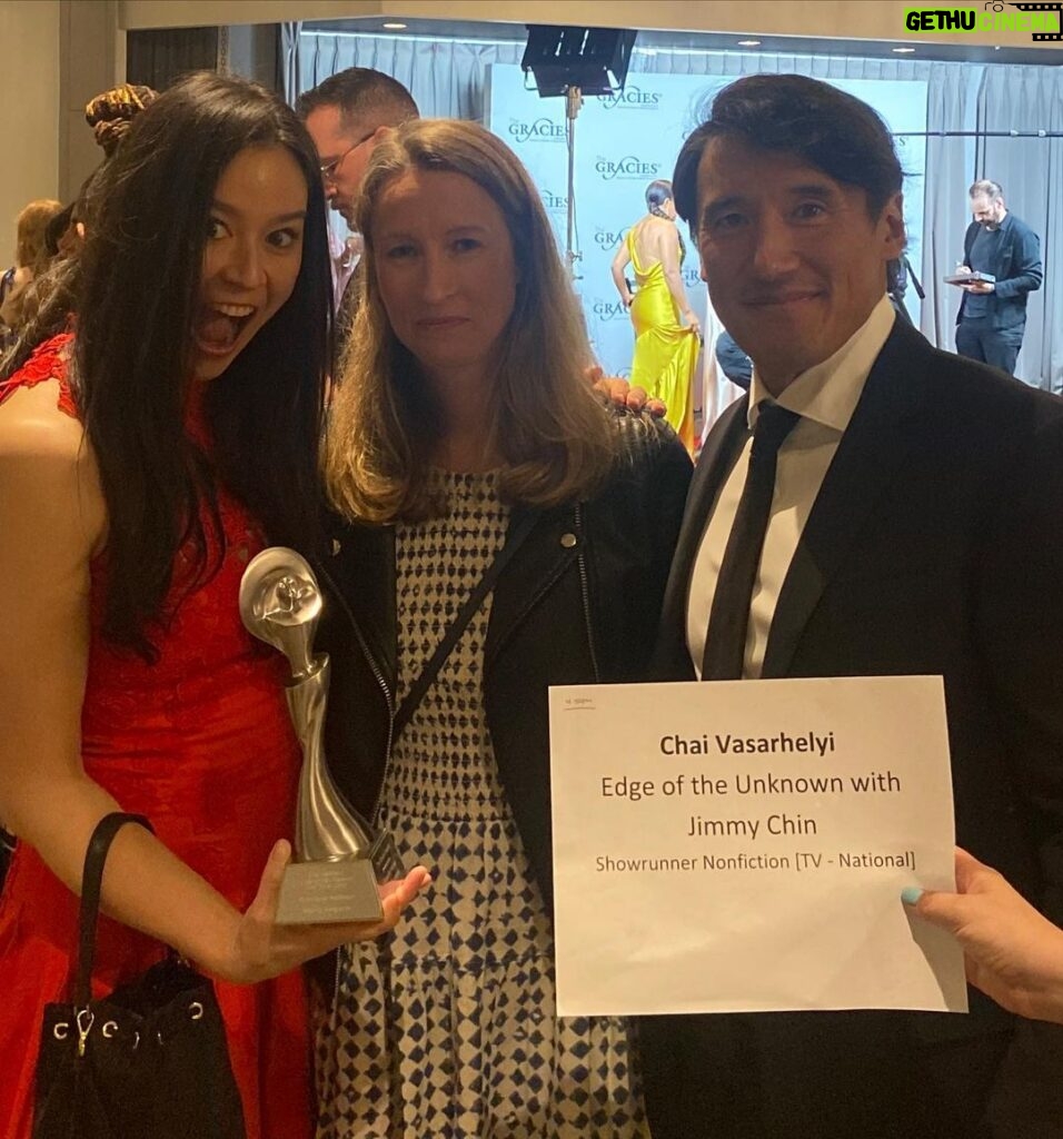 Elizabeth Chai Vasarhelyi Instagram - Thank you @jimmychin @allwomeninmedia for my g-spot in the EGOT…. @annacmbarnes @pagandharleman @angelcollinson @justinedupont33 @sarahmcnairlandry @genegallerano @la_schwa26 for making #edgeoftheunkown everything it is. Thank you to @natgeo @courteney_monroe @c_albert for believing in this superb series. It’s extraordinary to see so many female lead projects celebrated we are in great company. Thank you #gracieawards for recognizing my excellent performance on behalf of my husband! 🤦🏻‍♀️ dress @oscardelarenta @carolyntangel photo @wilskung