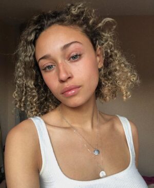 Ella-Rae Smith Instagram - 🦁