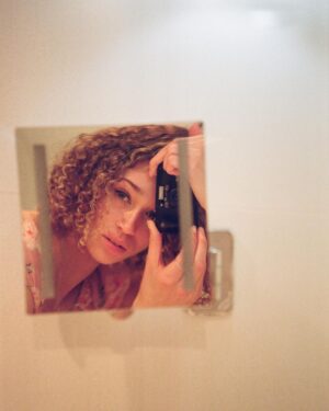 Ella-Rae Smith Instagram - I take photos too @er35mm 🌷