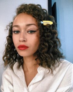 Ella-Rae Smith Instagram - she’s been shooting something special today 👀📸 Spring Studios