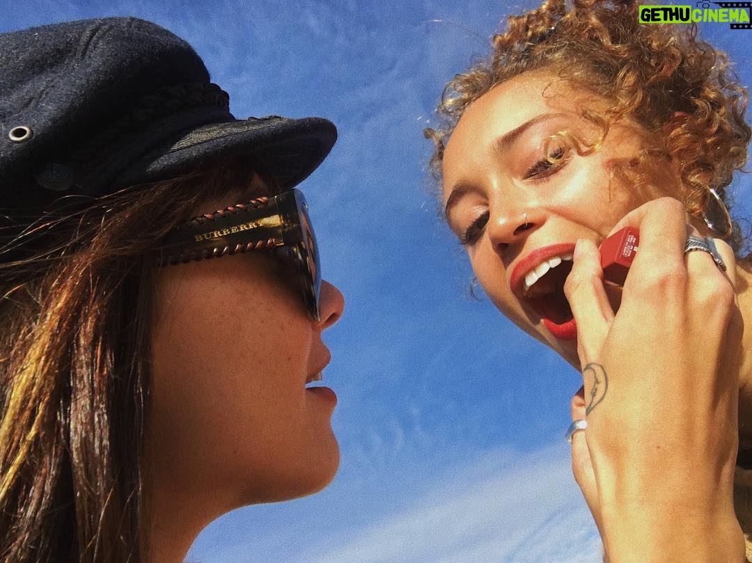 Ella-Rae Smith Instagram - true friends help each other out of lip-sticky situations 👌🏽