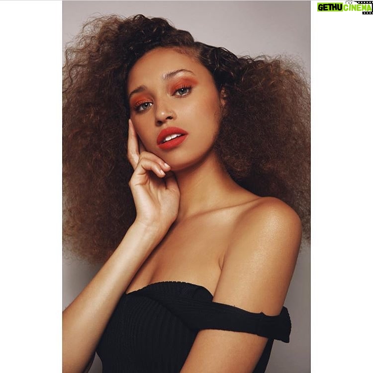 Ella-Rae Smith Instagram - 💋💋 with the best - @hannahillierphotography & @hairbycarlcampbell & @sophiecoxmakeup #nextmodels