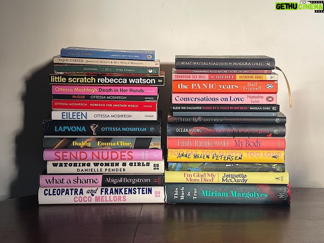 Ella-Rae Smith Instagram - top picks from an excellent year of reading 🤓 (fiction on the left, non-fic & poetry on the right) personal hi-lights include: - reading Cleo & Frank on my way to/in NYC and sobbing when I finished it - falling in love with the way Ocean Vuong plays with language - consistently laughing out loud whilst reading Heartburn in public spaces - everything about The Panic Years - the development of what I can only describe as a complete and utter obsession with Ottessa Moshfegh