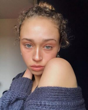 Ella-Rae Smith Instagram - eye spy with my little eye.......