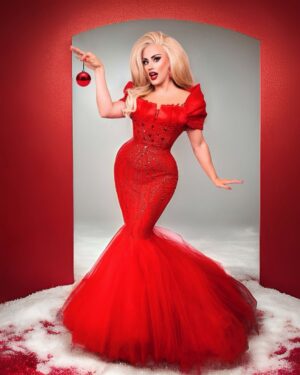 Ella Vaday Instagram - Merry Christmas Ya Dirty Dirty Dirty Animal! ❤️

📸- @matty_parks 
💃🏼 @amici.queens