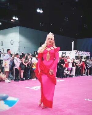 Ella Vaday Instagram - @rupaulsdragcon DAY 1 Dump

Firstly look at this incredible fit by @jeffreykellydesigns , inspiration from JPG, I’ve always wanted to work with Jeffrey so this was a dream!!!

The thing I love about dragcon is it gives all us queens from around the world a chance to meet,everyone was so lovely, and you realise we’re all the same, with a shared experience 🥰 

Also so blown away at all my fans who travelled far and wide, it’s crazy how far drag race uk reaches , so thanks for coming to visit me it means the world! I love y’all! 💋💋