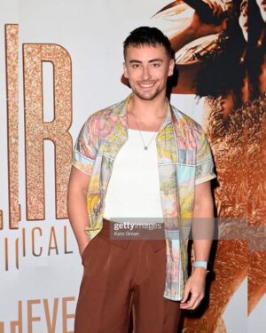 Ella Vaday Instagram - @thechershowuk press night was fabulous, also …wink wink..nudge nudge I’m ready to take on Cher number 4 @arlenephillips @otimabuse 🤣💖 

Go see it at @newwimbledontheatre 

Pic @gettyimages 
@jayjaypruk