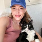 Ellen Hancock Instagram - Love of my life 🥰 Snoop (Dogg the Cat) 💗💗💗