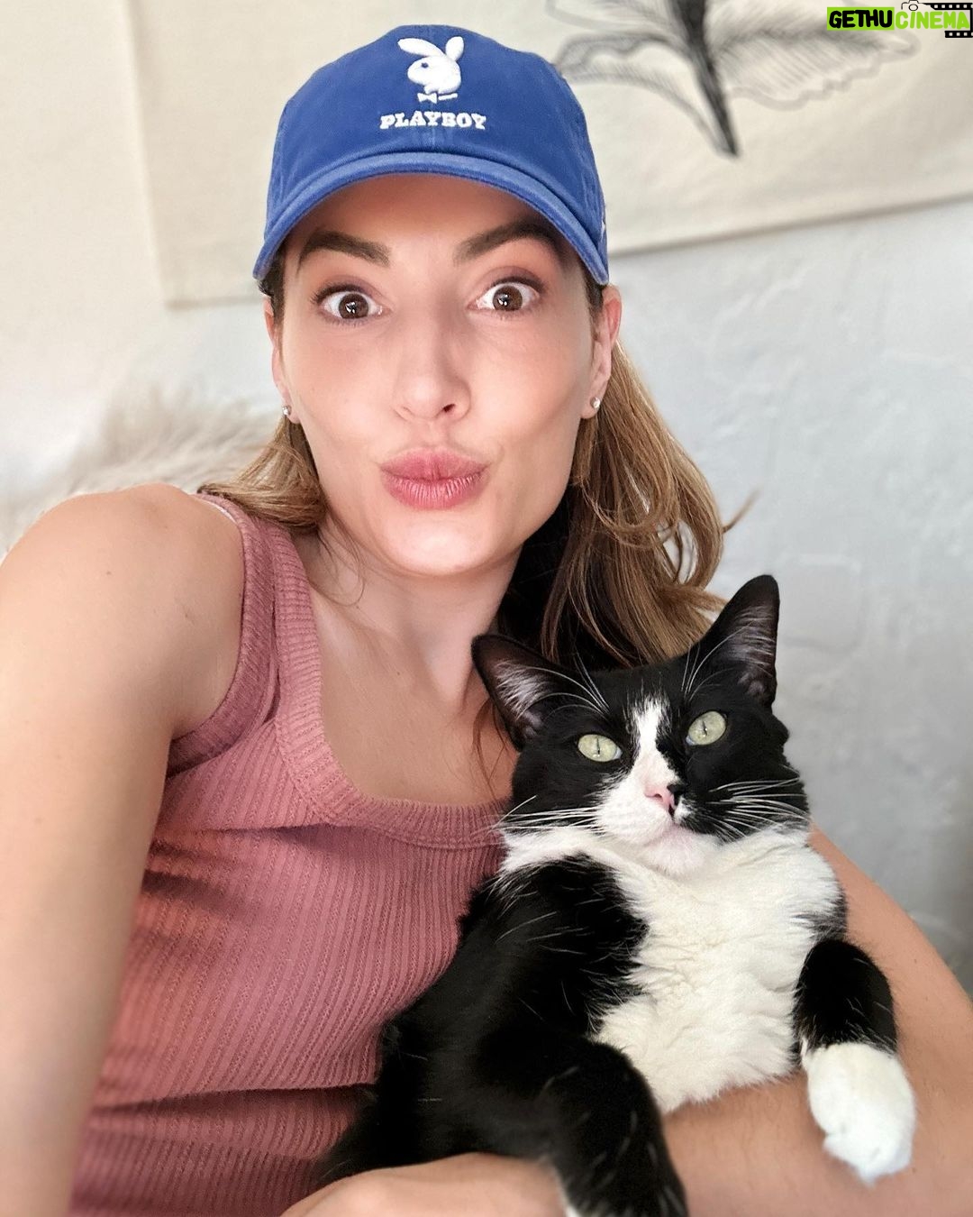 Ellen Hancock Instagram - Love of my life 🥰 Snoop (Dogg the Cat) 💗💗💗