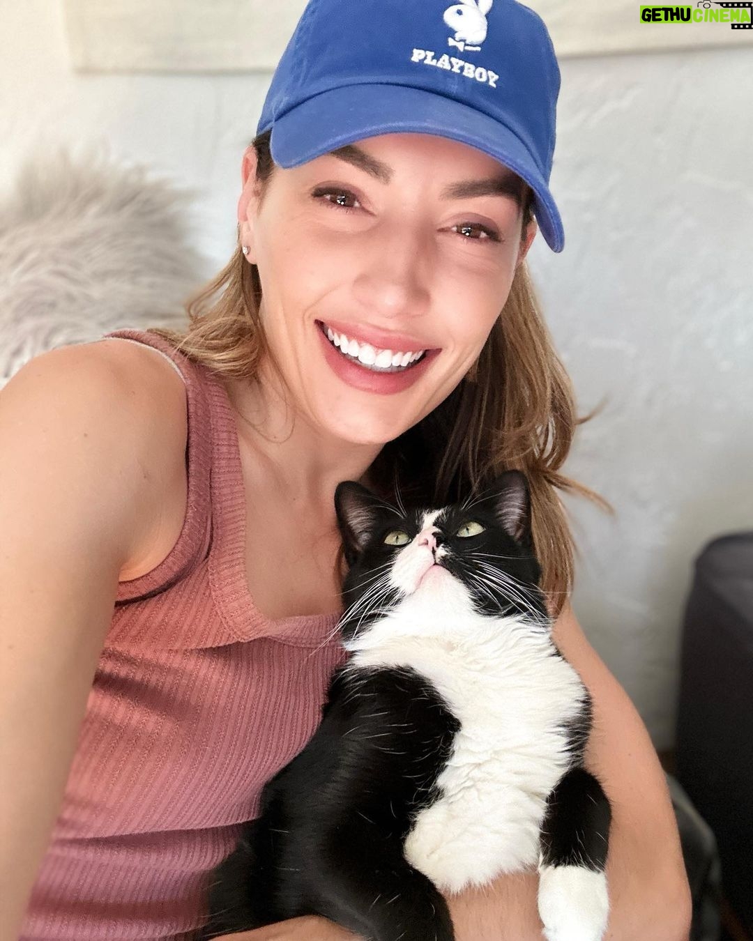 Ellen Hancock Instagram - Love of my life 🥰 Snoop (Dogg the Cat) 💗💗💗