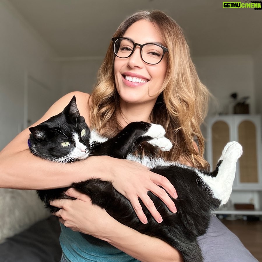 Ellen Hancock - 442 Likes - Happy Friday from me and the big babe ππ