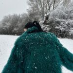 Ema Fajnorová Instagram - zimná uniforma v petrolejovej ❄️ *strihaná mongolská ovca @foxy_furs