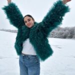 Ema Fajnorová Instagram - zimná uniforma v petrolejovej ❄️ *strihaná mongolská ovca @foxy_furs