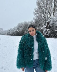 Ema Fajnorová Instagram - zimná uniforma v petrolejovej ❄️ *strihaná mongolská ovca @foxy_furs