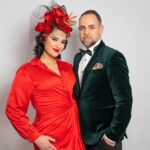 Ema Fajnorová Instagram - Christmas cover stars 🧑🏻‍🎄🎅🏻 S Mariánom sme mali vianočné fotenie, ktoré bolo zamerané na outfity ku štedrovečernému stolu. Okrem nich si pre mňa kostymérky z televízie pripravili aj kreatívny a výrazný fascinátor ktorý bol náležite dramatický. S tým by som sa pri štedrovečernom stole pohybovala opatrnejšie, aby mi vianočná gula z hlavy nepristála v zemiakovom šaláte. Ďakujem za skvelý team, ktorý sa o nás postaral foto @marta_batus