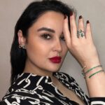 Ema Fajnorová Instagram – Vianoce v Gismondi majú magickú atmosféru. 🎄

Pri tvojej najbližšej návšteve centra Prahy ich nezabudni navštíviť. V tomto klenotníctve je prémiový zákaznický servis a ponuka jedinečných šperkov samozrejmosťou. 

V tomto videu vám dávam do pozornosti šperky ktoré by mohli byť tými pravými darčekmi pre vás či vašich blízkych. Ak Gismondi zaujalo aj teba neváhaj ich kontaktovať a nezabudni spomenúť, že si ich objavil u mňa ✨

P.S. V budúcom videu sa môžeš tešiť na odhalenie šperku, ktorý som si domov pod vianočný stromček odmniesla ja a tiež na ukážku vianočného darčekového boxu, ktorý tento mesiac získa každý zákazník.

#spolupraca @gismondi1754_prague