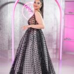 Ema Fajnorová Instagram - Tento týždeň sa v Nákupných Maniačkach naše súťažiace pasovali s témou: Asymetria 🛍️ - napíš do komentáru číslo outfitu, ktorý by si podľa teba, zaslúžil vyhrať !
