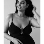 Ema Fajnorová Instagram - EMA v EMME Už dnes vyšlo decembrové číslo najznámejšieho lifestylového časopisu na Slovensku @emma.magazine na ktorého titulke mám tú česť tróniť. Téma tohto vydania je sebaláska. Presne tej sa venoval aj rozhovor so mnou ktorý spolu s kreatívnym foto editoriálom nájdete vo vnútri. V Emme tento mesiac nájdeš mnoho ďalších inšpiratívnych rozhovor a rád. Tiež ma nájdeš v ďalšom módnom editoriály ktorý vznikol v spolupráci so @zalando Verím že sa vám bude toto číslo páčiť a že si kúsok svojej Emy zoberiete so sebou domov v podobe časopisu. Team: foto @adamtarana styling a produkcia @miroslavadanielova vlasy @nikolastichy make up @tomasvida.makeup šperky @gismondi1754_prague sefredaktor @evablahut rozhovor @janinka131