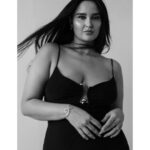 Ema Fajnorová Instagram - EMA v EMME Už dnes vyšlo decembrové číslo najznámejšieho lifestylového časopisu na Slovensku @emma.magazine na ktorého titulke mám tú česť tróniť. Téma tohto vydania je sebaláska. Presne tej sa venoval aj rozhovor so mnou ktorý spolu s kreatívnym foto editoriálom nájdete vo vnútri. V Emme tento mesiac nájdeš mnoho ďalších inšpiratívnych rozhovor a rád. Tiež ma nájdeš v ďalšom módnom editoriály ktorý vznikol v spolupráci so @zalando Verím že sa vám bude toto číslo páčiť a že si kúsok svojej Emy zoberiete so sebou domov v podobe časopisu. Team: foto @adamtarana styling a produkcia @miroslavadanielova vlasy @nikolastichy make up @tomasvida.makeup šperky @gismondi1754_prague sefredaktor @evablahut rozhovor @janinka131