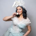 Ema Fajnorová Instagram - "keď si na lyžovačke udrieš hlavu a Ema s Marianom sa ti zjavia ako vládcovia ľadového kráľovstva" ❄️