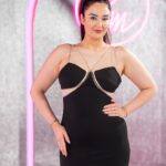 Ema Fajnorová Instagram - NOVÁ SÉRIA V ROKU 2024 🛍️ toto poteší všetkých verných divákov módnej show Nákupné Maniačky, v ktorej mám tú česť byť porotcom aj ďalšiu sériu. Som veľmi vďačná že sa na tomto projekte podieľa naozaj príjemný a pracovitý štáb. Chodím na plac rada a viem že to bude fajn ako vždy. V tejto práci môžem byť sama sebou, čo si veľmi vážim, pretože to nie je samozrejmosťou. Zdravím všetky naše doterajšie účastníčky, ktoré verím že mali príjemnú skúsenosť a ďakujem za ich odvahu prísť účinkovať do televíznej show. Teším sa aj na tie nové, ktoré v roku 2024 spoznám. - napíš do komentáru témy, ktoré by si chcel dať v novom roku Nákupným Maniačkam ty !