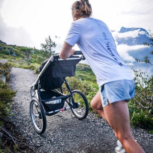 Emelie Forsberg Instagram - When Ylva-Li, 2 yo gets to follow on a run, she is so happy! Every day she want to go for at least  a walk and her nap she prefers there too 🥰!
I still really enjoy bringing the girls on a run, even though nowadays flat is better than uphill. This is @thule glide 2! 
#bringyourlife ⬅️ Love this tag ❤️
@thule_family
📸 @kilianjornet