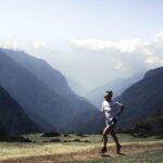 Emelie Forsberg Instagram - How do you become a stronger runner? I believe in challenge yourself, find out your weaknesses and work on them. ( This can very well be applied on everything else in life too 😉) It's not easy but it will make you stronger. For sure, mix it in with tour favourite sessions and some good rest. I challenge myself with flat running! What is challenging for you? 📸 @nnormal_official @julien_rai