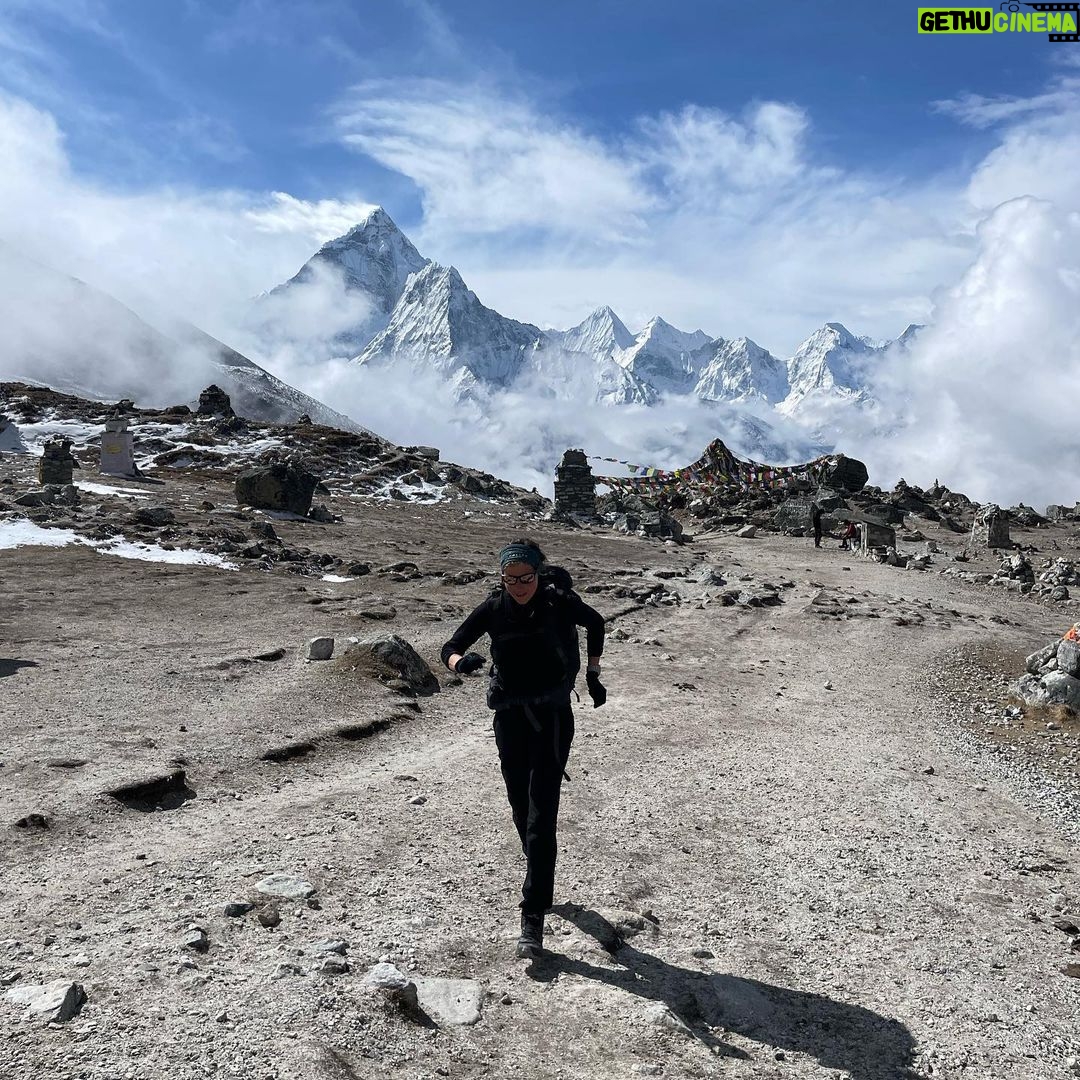 Emelie Forsberg - 15.8K Likes - We've moved our way up the valley and now have spent some days in the little village Periche!
I try to train as good as I can in preparation for the approaching races, but running at 5000 m is hard 🤣
Our girls are so patient to follow us on this adventure, all respect to them ❤️