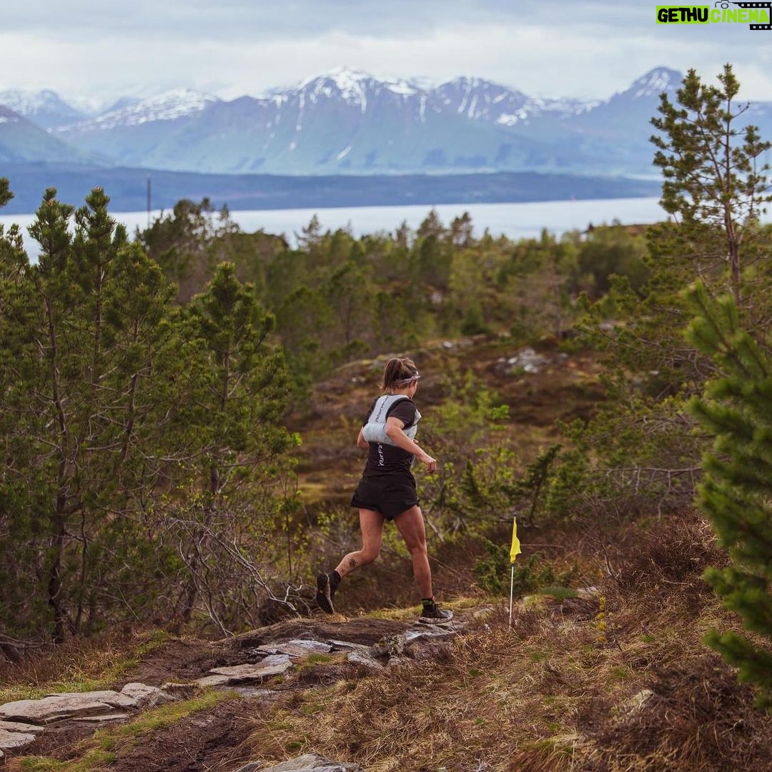 Emelie Forsberg - 9K Likes - I love our local races here in Rauma Norway ❤️!
Yesterday I ran @molde7topper a beautiful 19 km race! Going into a race well beaten after altitude and a harder 2 week of training at home was mentally hard, but I believe it was a good training! Now some rest and specific training!
So fun to see @yngsen crush the course 💪🏼
1 📸 @jornsorthe
2 📸 @stiandrogseth_foto