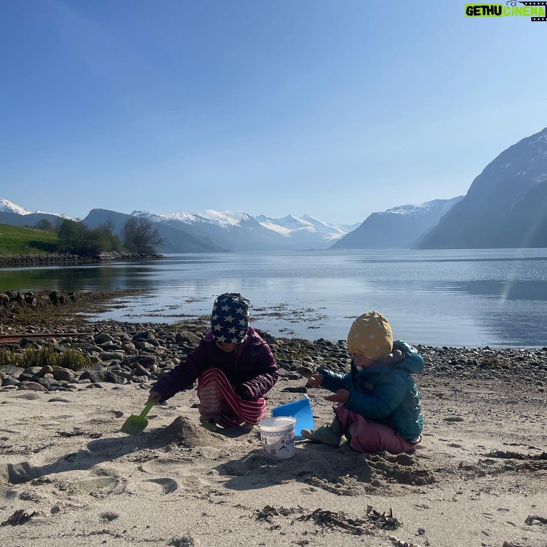 Emelie Forsberg - 11.9K Likes - Himalayas might be the place I love the most except home.
We had some very lovely weeks in the high mountains, but to wake up home, prepare a coffee, go outside and listen to the birds is truly peaceful.
Here are some moments from home ❤️