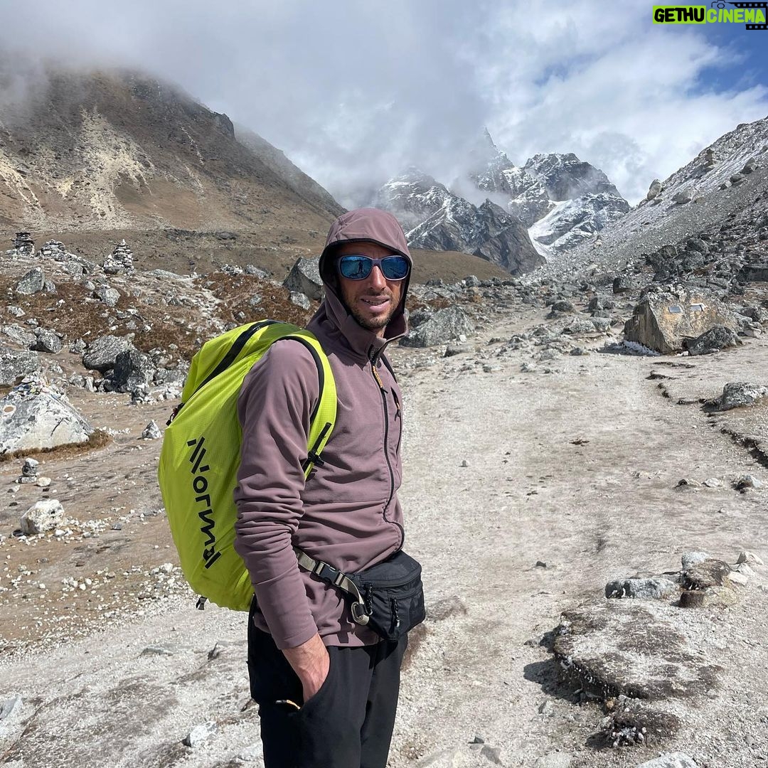 Emelie Forsberg - 15.8K Likes - We've moved our way up the valley and now have spent some days in the little village Periche!
I try to train as good as I can in preparation for the approaching races, but running at 5000 m is hard 🤣
Our girls are so patient to follow us on this adventure, all respect to them ❤️