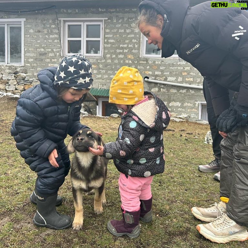 Emelie Forsberg - 15.8K Likes - We've moved our way up the valley and now have spent some days in the little village Periche!
I try to train as good as I can in preparation for the approaching races, but running at 5000 m is hard 🤣
Our girls are so patient to follow us on this adventure, all respect to them ❤️