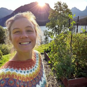 Emelie Forsberg Instagram - Some moments from the autumn 🍂❤️
It's interesting the different energies the seasons has, and I feel like in a good balance and state of mind when I follow them.
Feeling very peaceful at the moment going with the autumn flow of training, soaking up the sun that soon will disappear and exploring new areas 💻 

How is your fall? 💛🧡🤎