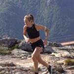 Emelie Forsberg Instagram - How about a 10 min uphill race? @stoltzekleivenopp A legendary race in Bergen have been on my list for long. Last weekend of september it's go time! So now 1-2 min intervals is a part of my training 😆 Trying to push the heartrate and lactate level high! Love the heartrate strap at the arm by @corosglobal ⭐️ 🎥 @smamaj
