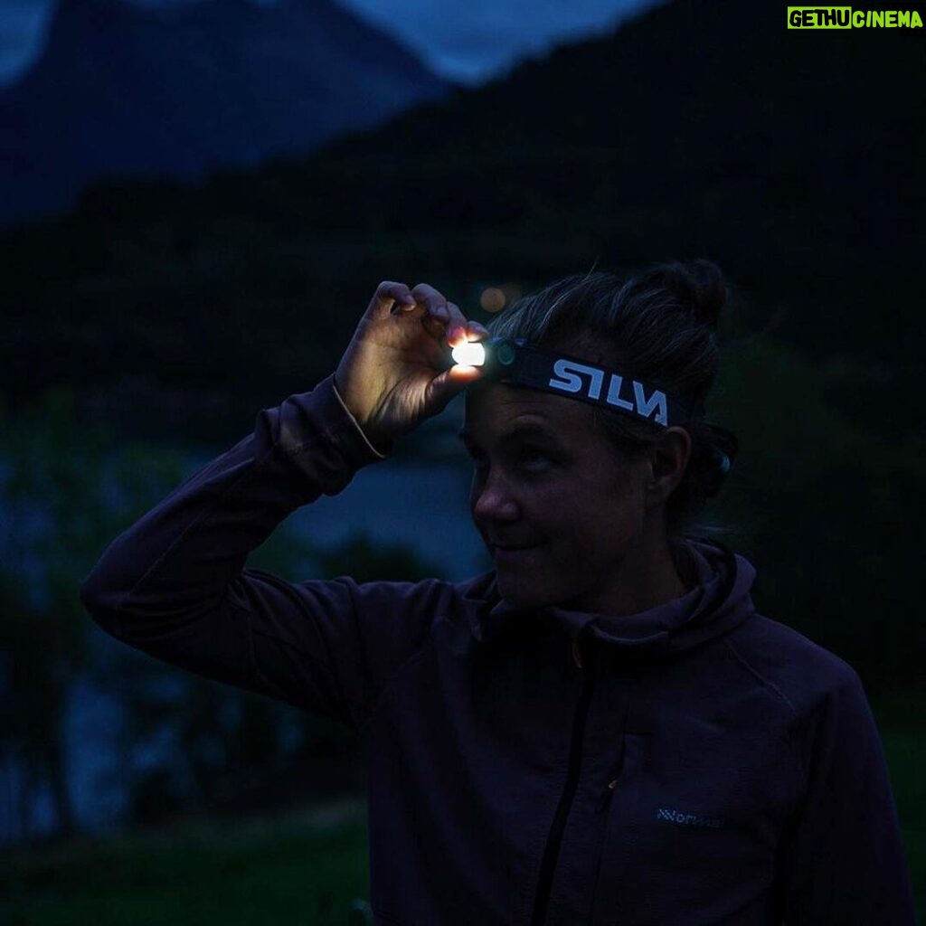 Emelie Forsberg Instagram - Headlamp running season is around the corner! ❤️ 🍂 @silvaglobal has been lightning up my runs, adventures and races since more than a decade. The new headlamp trailrunner free 2 is a smooth headlamp- perfect for trail runs! My winter goal- more trainings with the headlamp as I truly love the bubble it creates- more in the momemt!