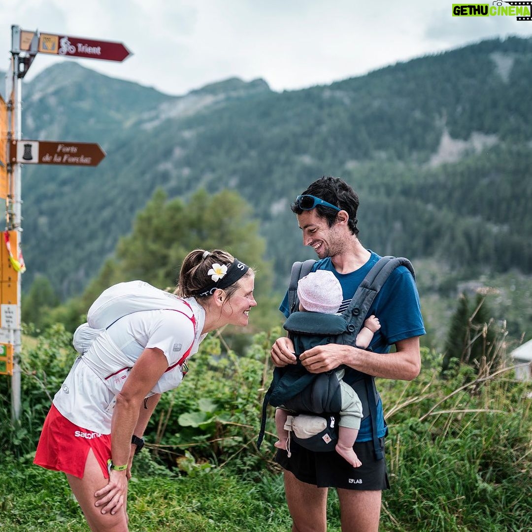 Emelie Forsberg - 30.4K Likes - 4 years ago I started CCC, but stopped before Trient. Maj was 5 months, and even though I felt strong and eager to run a long distance, I wasn't emotionally ready. A whole day without my little one!
This aspect too is important to keep in mind, and with our second little one I tried to find a better balance with this in mind.
@rachelraedrake just posted some important words about the bouncing back into shape- that is very different from person to person.
6 days to go- and I do really look forward to be out running a whole day! A WHOLE (!) DAY! So cool!
A precious moment captured by one of my favourite photographers @jsaragossa