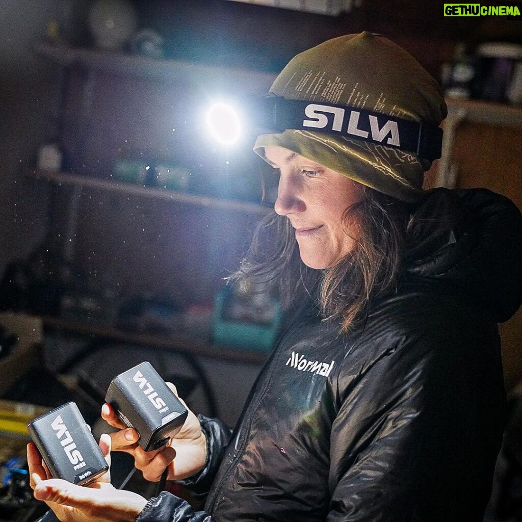 Emelie Forsberg Instagram - Saturday evening and am I prepping my skis for what to come?🙋🏼‍♀️❄️ and also getting my @silvaglobal new modular free serie headlamp ready! I tried it this winter when they worked on the concept of having a modular lamp, and I loved it! I choose the biggest battery with 3000 lumen for skiing in the dark, and it's a wonderful feeling going downhill with the stars above you and gazing light in front of you 💡. Then for trail I change the battery and lumen 👌🏼 All in one!