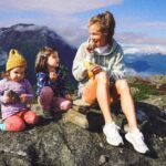 Emelie Forsberg Instagram - A week of " easy and go by the feeling" when it comes to training is so nice.. for a week 🤪 Now I'm motivated to start a good block again! I have been working on our little farm, cutting a lot of grass, prepping some veggie patches for the autumn and winter, picked up all potatoe and some wood work. I love it ❤️ Time spent walking with our girls in their own pace has been the highlights ❤️ I wish you a lovely week ahead! @thule_family #bringyourlife