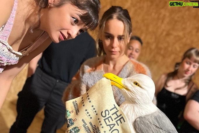 Emilia Clarke Instagram - After 3 years, 15 weeks and 85 shows, our seagull has flown the nest! I can’t begin to describe what a life altering piece of work this has been, I am a different human than when this process began and it is with a heavy heart I wave goodbye to my Nina and my cast, it has been the greatest privilege to share a stage and a world with them all. Truly unforgettable. To everyone who came to watch, thank you, thank you, thank you, you made a theatre girls dream come true ❤ #yesthatsaseagullcake #yesitsbiggerthanme #yesweateitall #canigotosleepnow? #noseagullswereharmedintheewtingofthiscake Harold Pinter Theater,London City