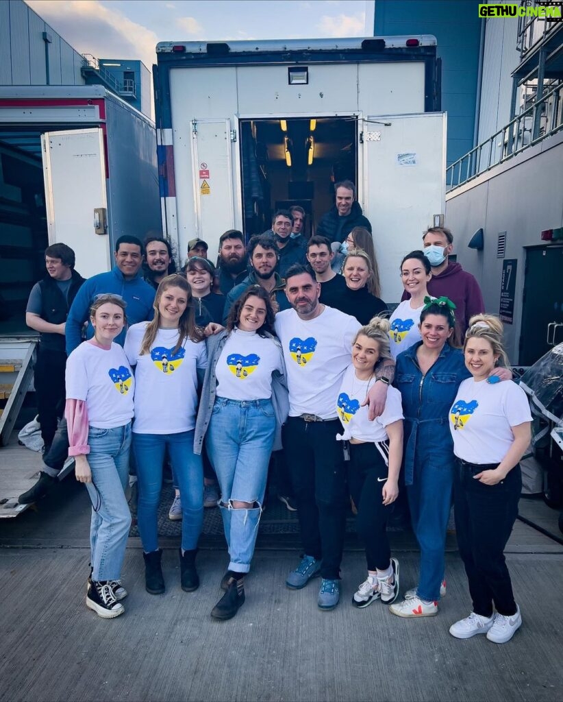 Emilia Clarke Instagram - Ted and I are proud to stand with #Ukraine 🇺🇦. As are the incredible, beautiful crew from my latest project. These T-shirts were the most welcomed wrap gifts I’ve ever had the honour to give. My heart is breaking along with so many others over the continued suffering, pain and heartbreak millions are living through in Ukraine. As the news comes in everyday it can feel overwhelming, not knowing how any one individual can make any difference to this shocking reality, but, here are a few ways to show your support and send some love… If you want to join us and donate much needed funds, donate to @disastersemergencycommittee. By doing so you'll help provide food, water, shelter and healthcare to refugees and displaced families. If you are in the USA 🇺🇸 you can give to directrelief.org who are working to fulfil the medical needs of Ukraine’s health ministry. The beautifully made (and insanely soft and comfy) t-shirts that Ted, the crew and I are wearing are by the ever magnificent and loving @charliemackesy. All proceeds go to @chooselove All links are in my bio. And finally my incredibly talented and dear friend @jasperfry has some stunning photos he took of #kyiv in 2018 for sale. All the proceeds are going to four Ukraine based charities. Info on his page. #standwithukraine #standforlove #❤