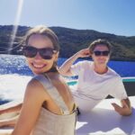 Emilia Clarke Instagram - Please. I beg of you. Take me back.…. 💃😎🌊☀️ #memoriesthatlastlongerthanthetan #vivaitalia #footballasideofcourse #🥺